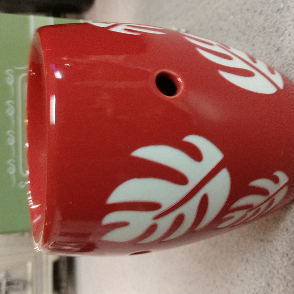 NIB Scentsy Brand Luau Plug In Warmer